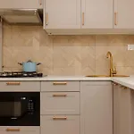 Unique Bright In By Renters Apartment *