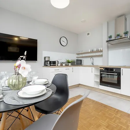 Appartement Unique Bright In By Renters Warschau