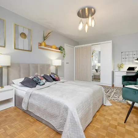 Appartement Unique Bright In By Renters Warschau