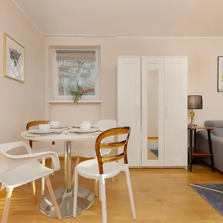 Appartement Unique Bright In By Renters Warschau