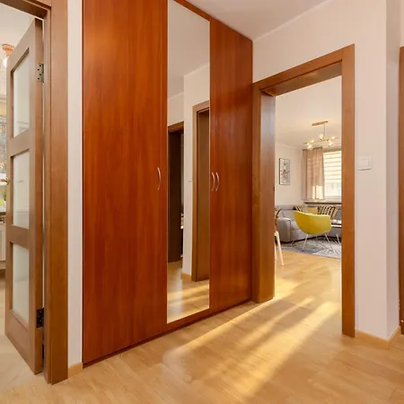 Unique Bright In By Renters * Warschau