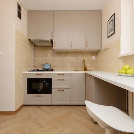 Appartement Unique Bright In By Renters Warschau