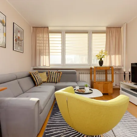 Unique Bright In By Renters * Warschau