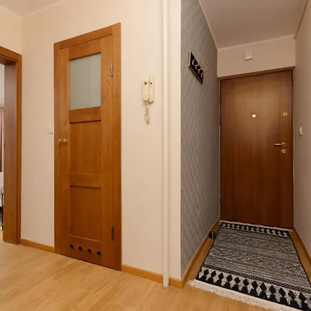Unique Bright In By Renters Apartament