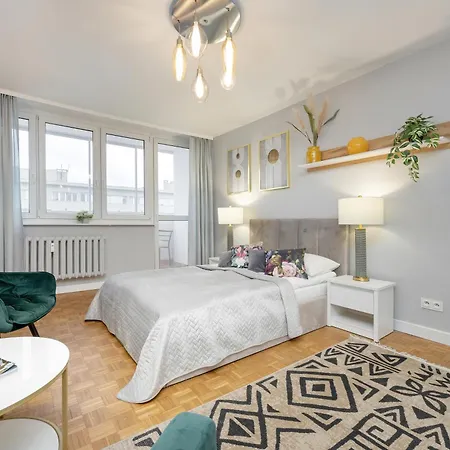 Unique Bright In By Renters Apartament