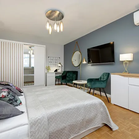 Unique Bright In By Renters Apartament