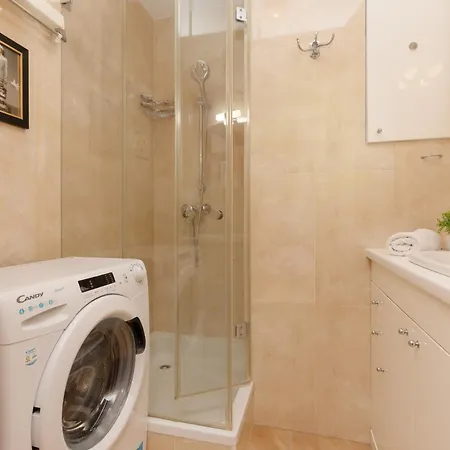 Apartament Unique Bright In By Renters