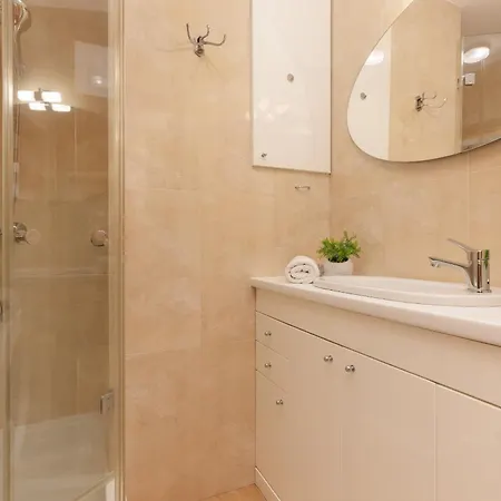 Unique Bright In By Renters